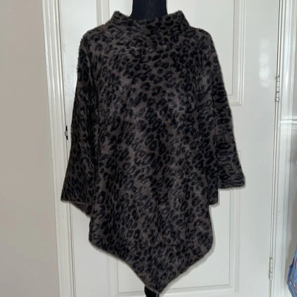 Chico’s feather knit jacquard animal print poncho - Picture 1 of 6